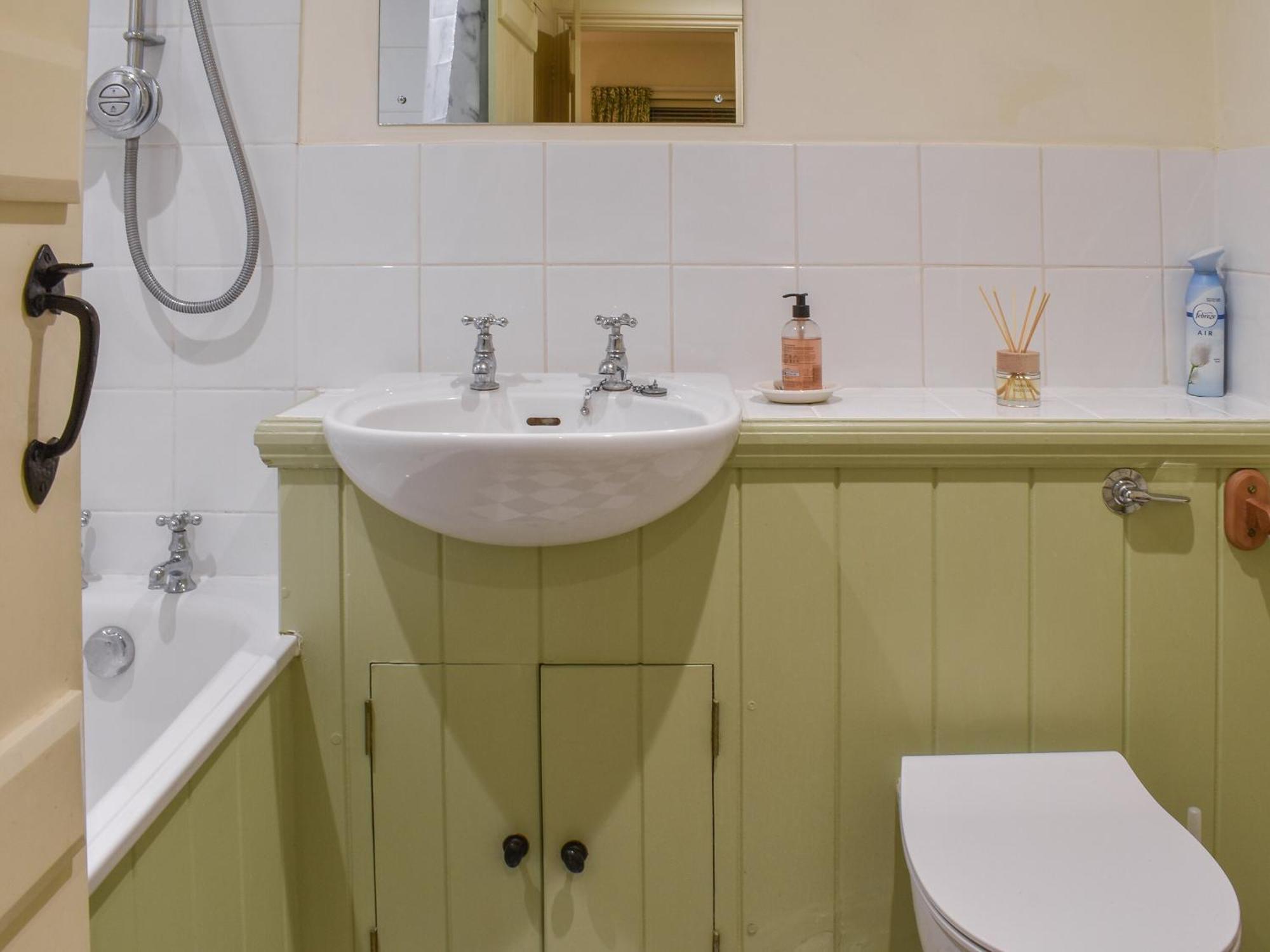 Honeysuckle Cottage North Mundham Экстерьер фото